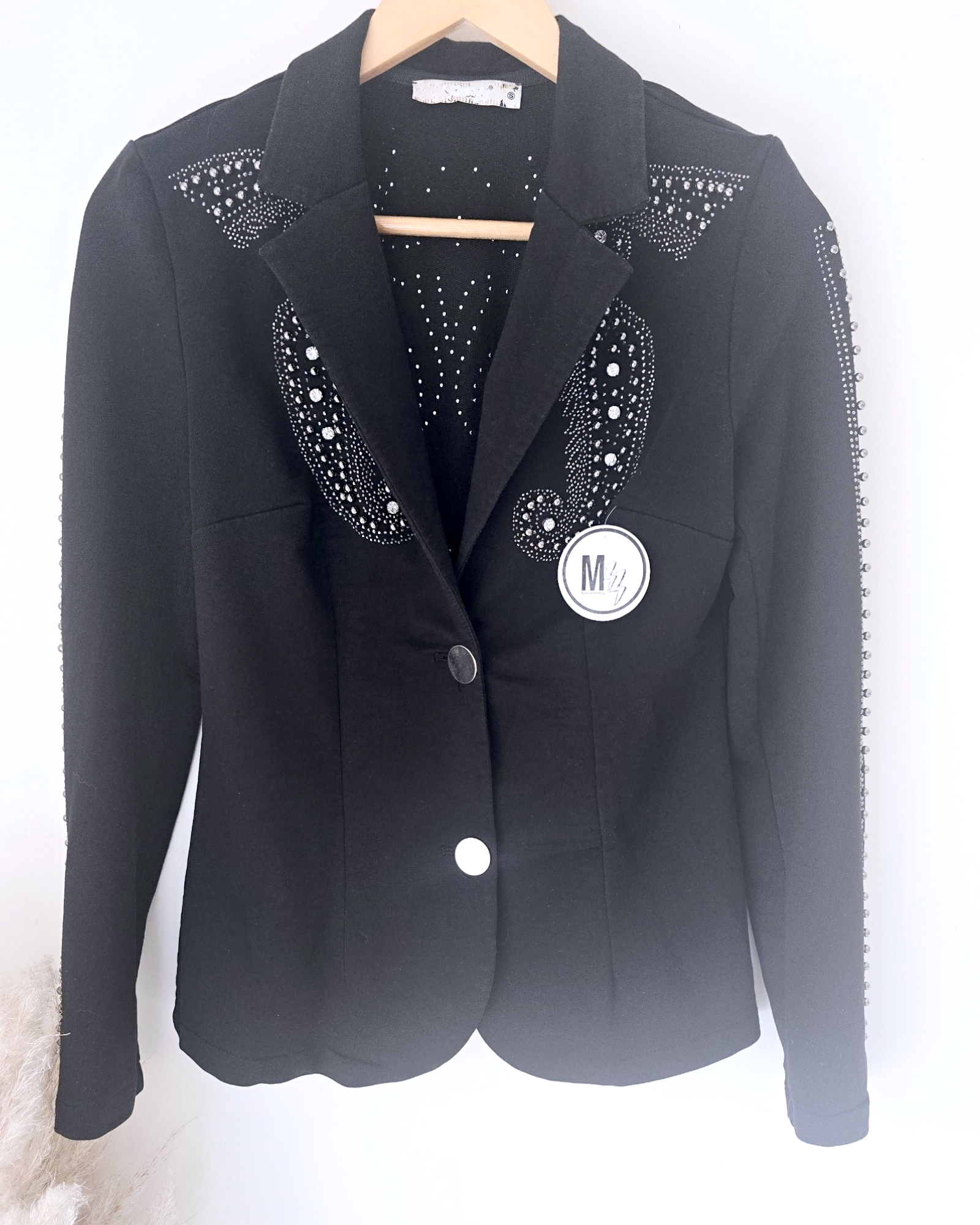 Veste cintrée noire cloutée