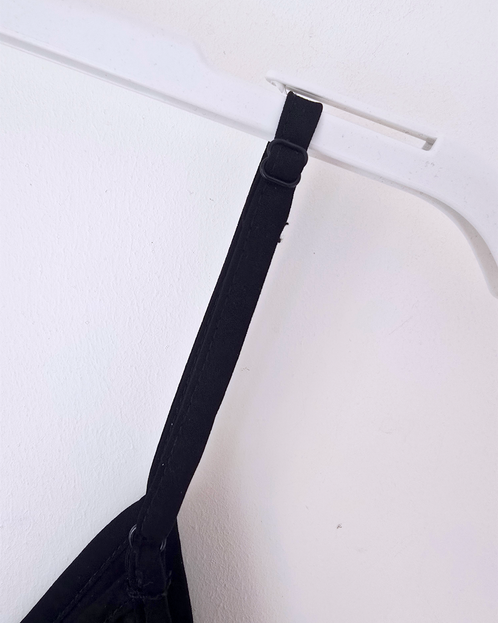 Haut noir en dentelle