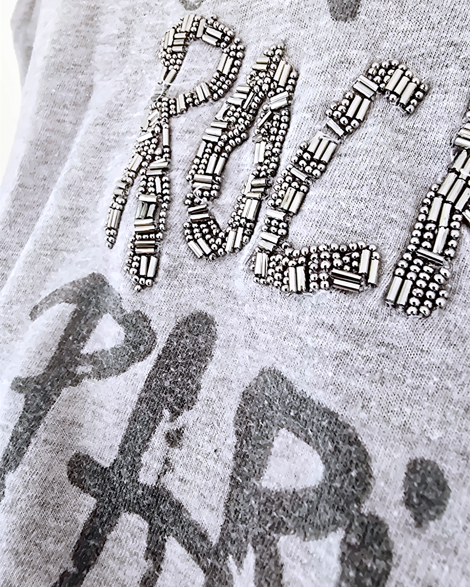 T-shirt gris rock avec perles bijoux