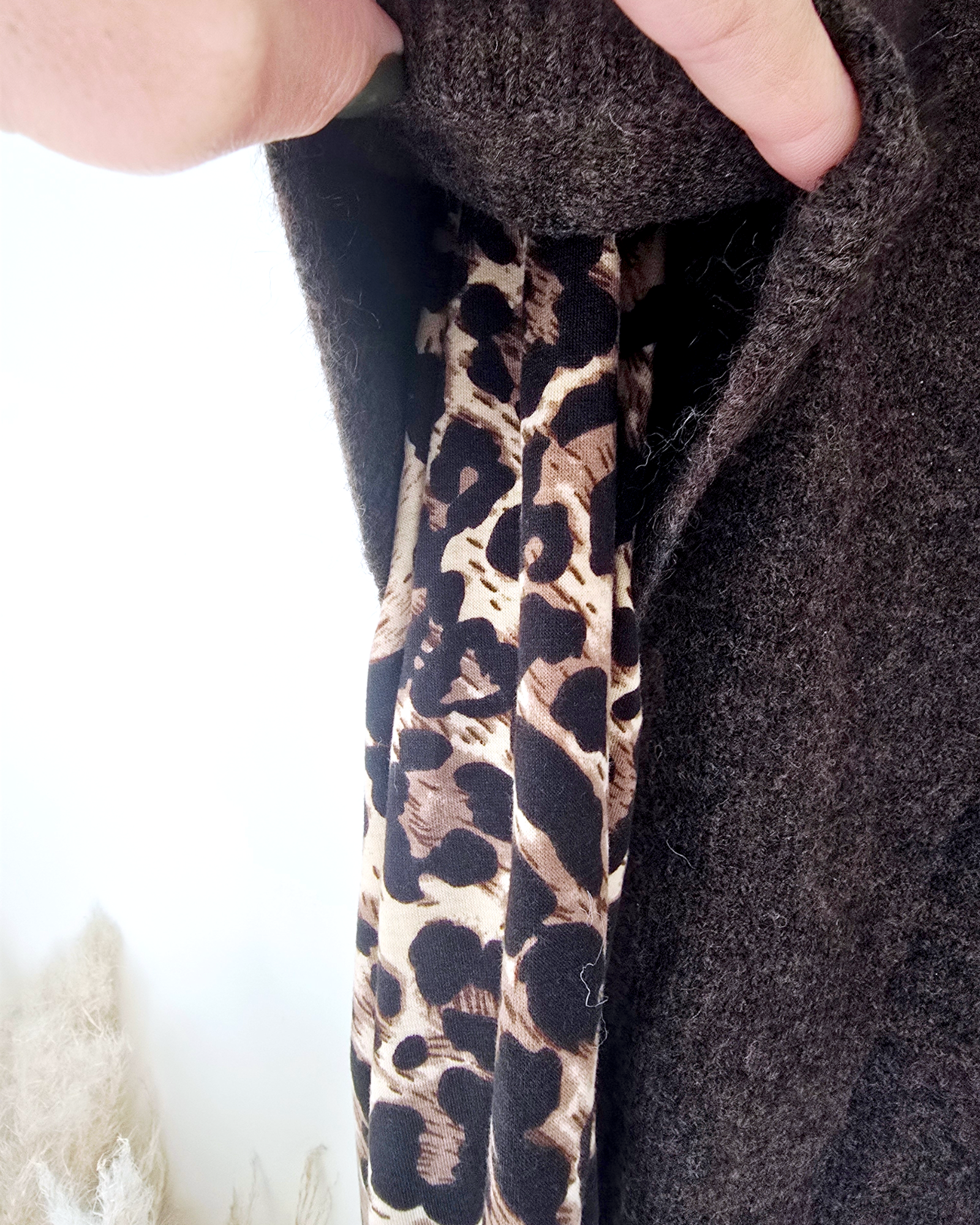 Pull chaud marron coeur léopard