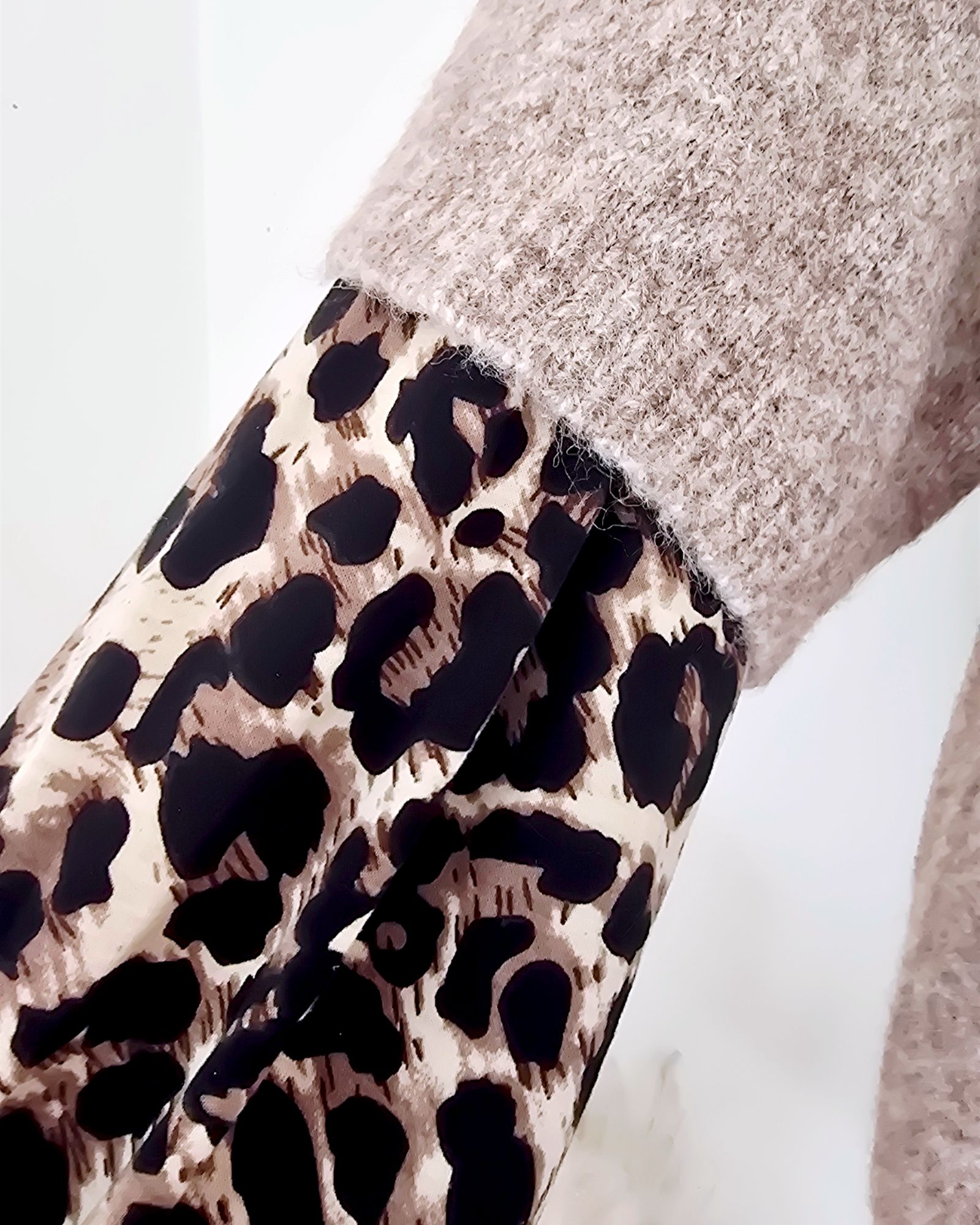 Pull beige chaud amour léopard