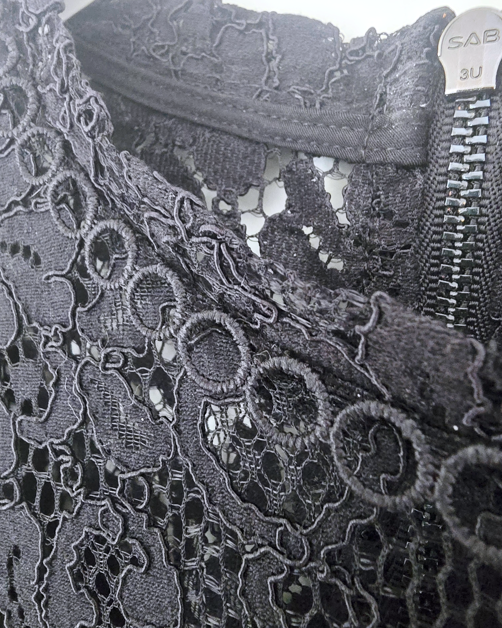 Haut noir en dentelle