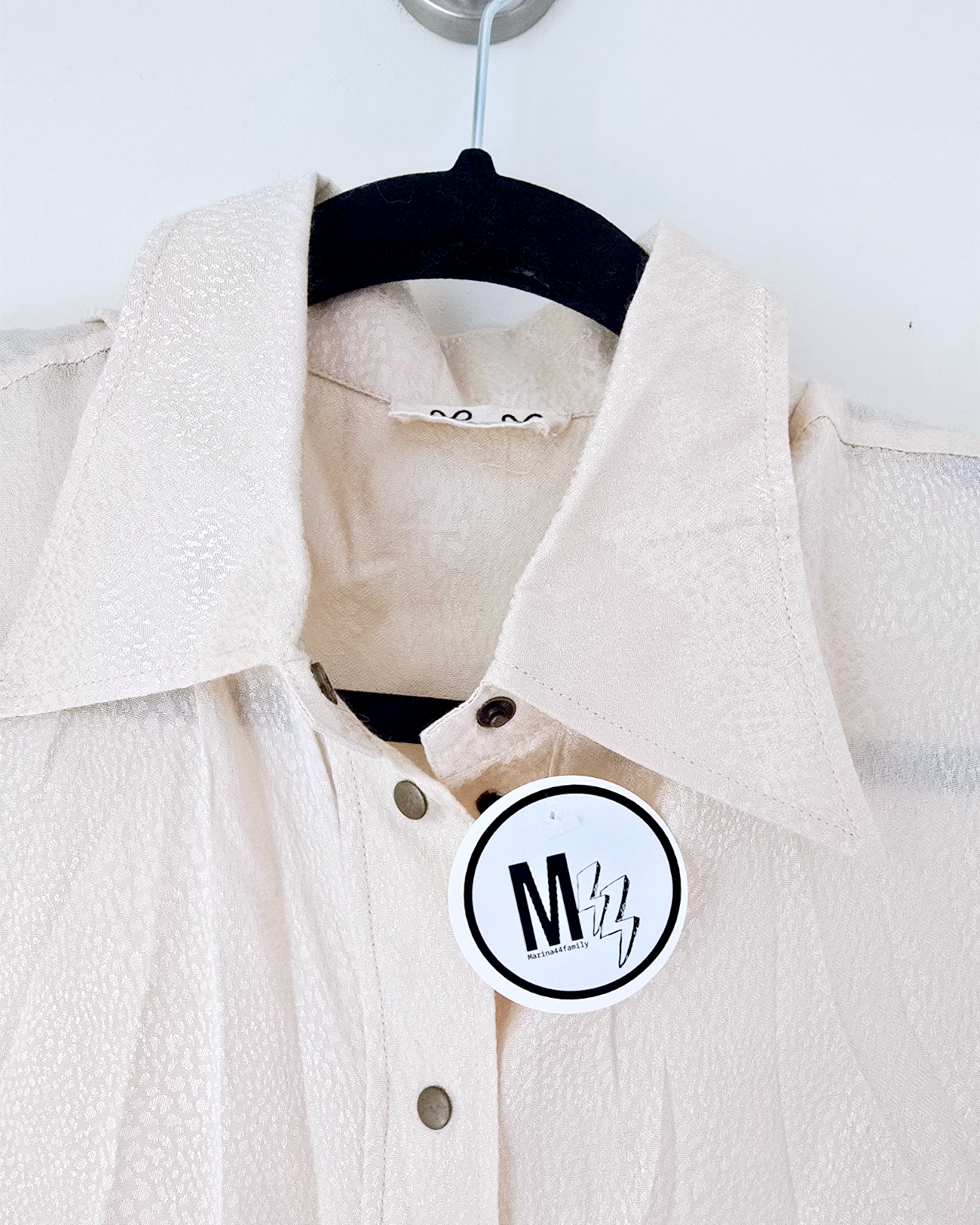 Chemise fluide à imprimé en relief - 𝐌𝐚𝐫𝐢𝐧𝐚𝟒𝟒𝐟𝐚𝐦𝐢𝐥𝐲