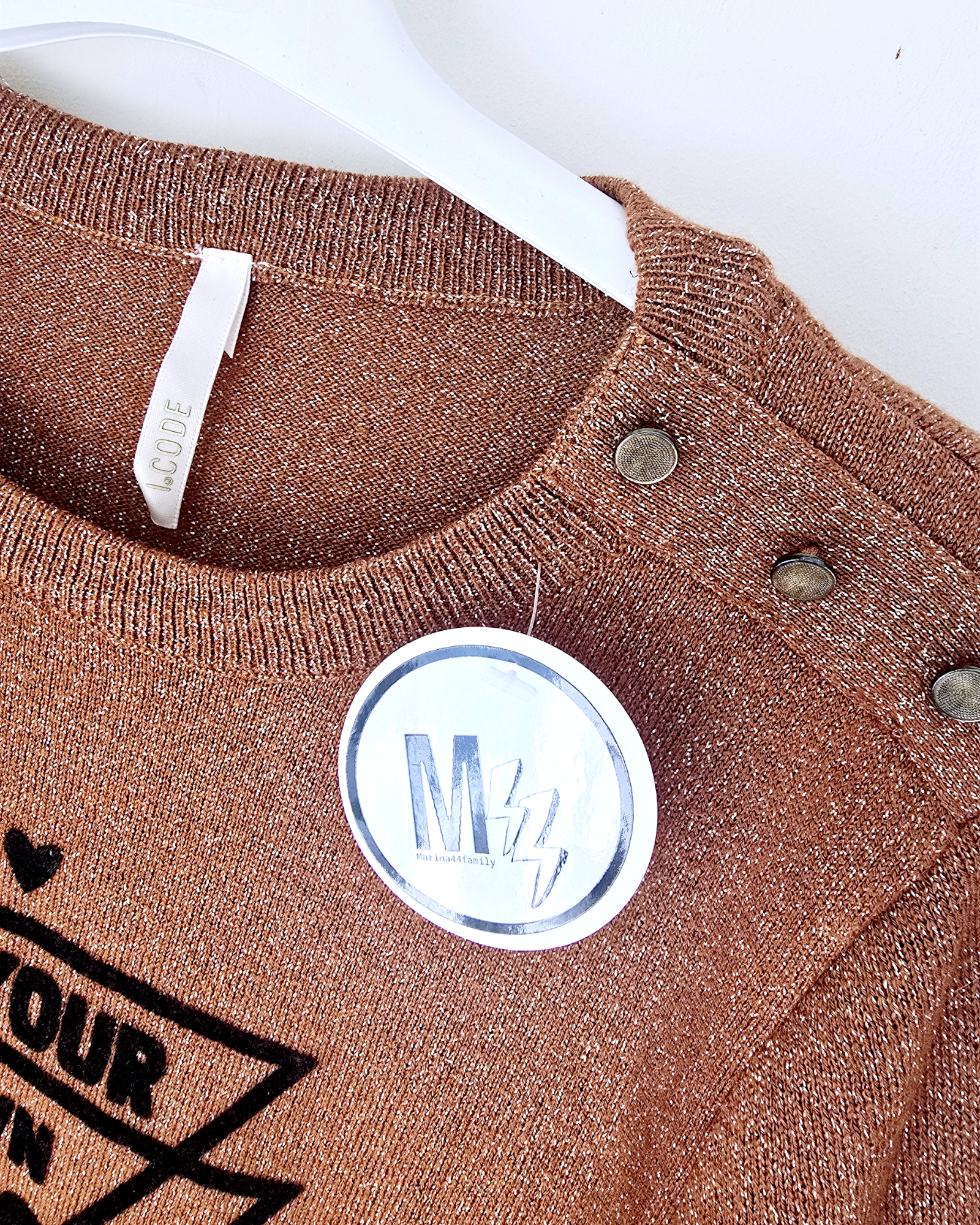 Pull bronze à inscriptions