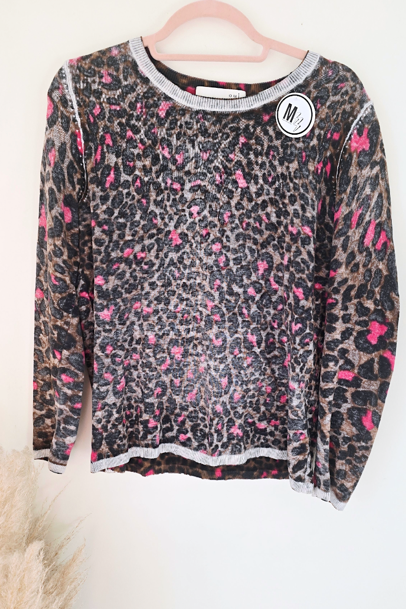 Pull léopard rose vif