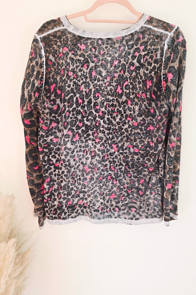 Pull léopard rose vif