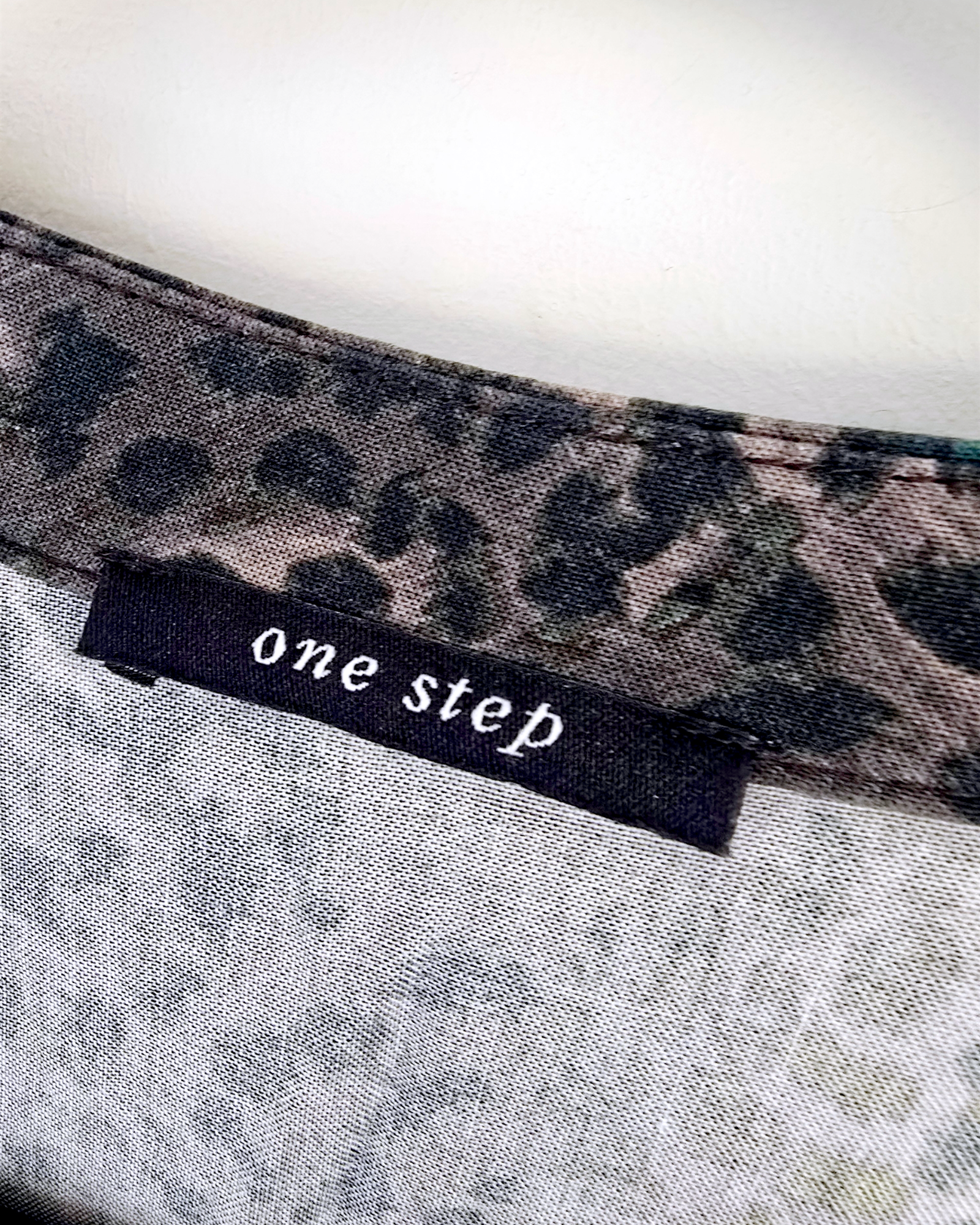 Robe kaki à imprimé léopard