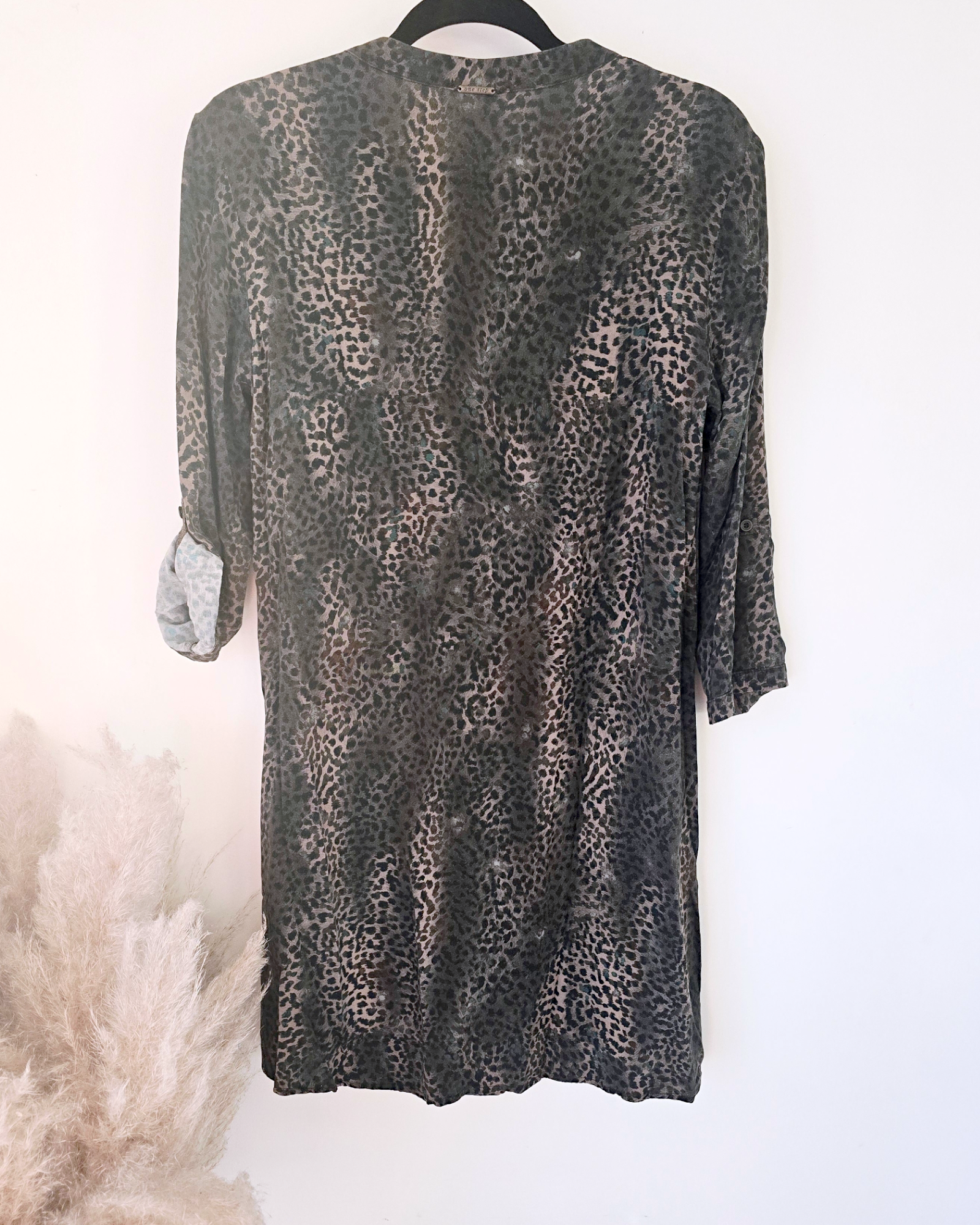 Robe kaki à imprimé léopard