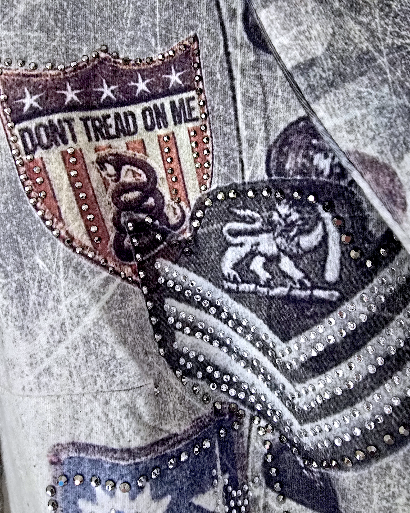 Veste cintrée esprit militaire avec strass