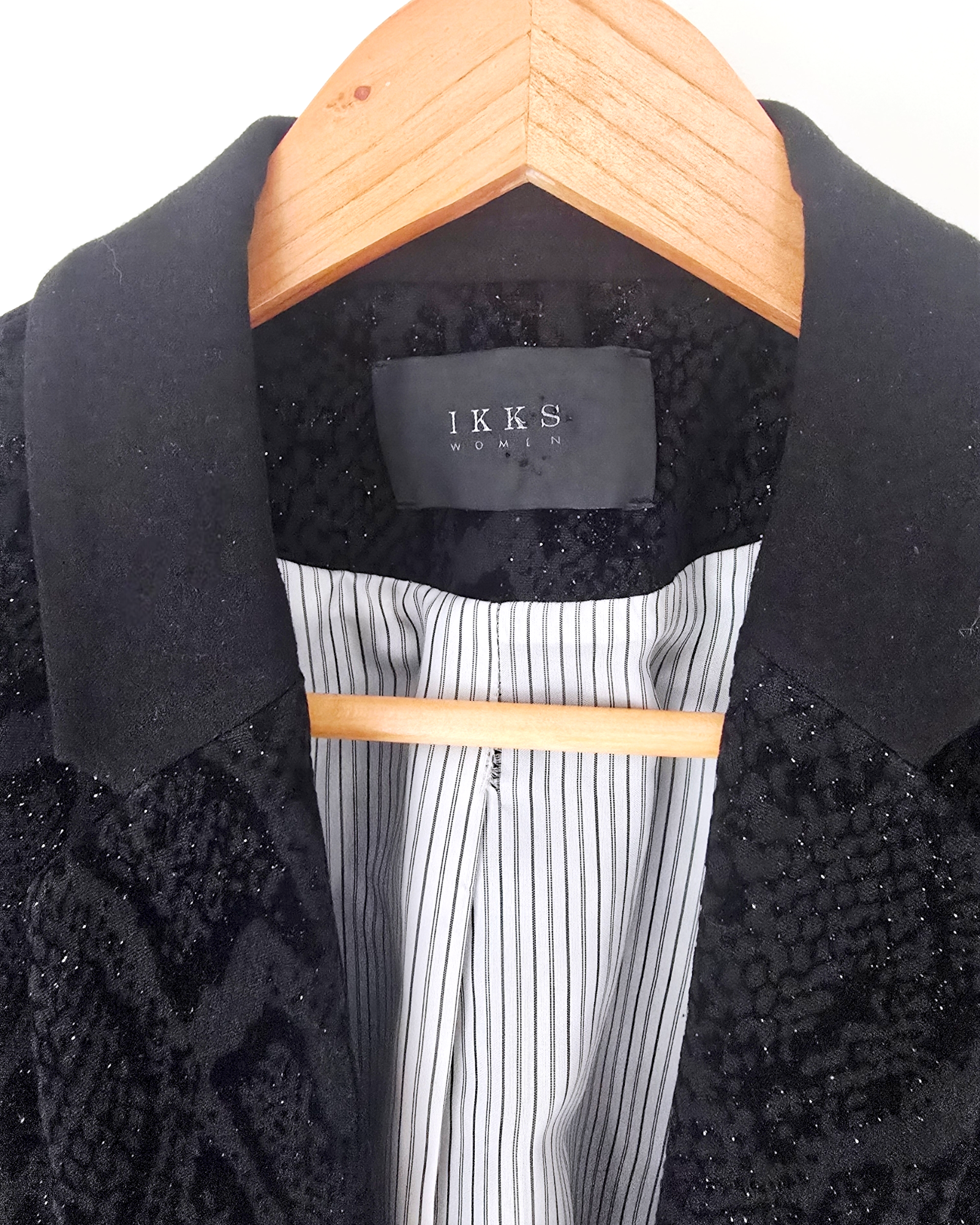 Veste noire velours ras à imprimé python scintillant