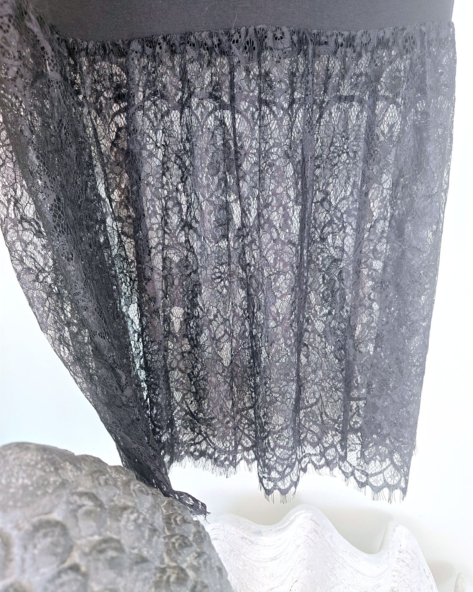 Robe noire sweat et dentelle