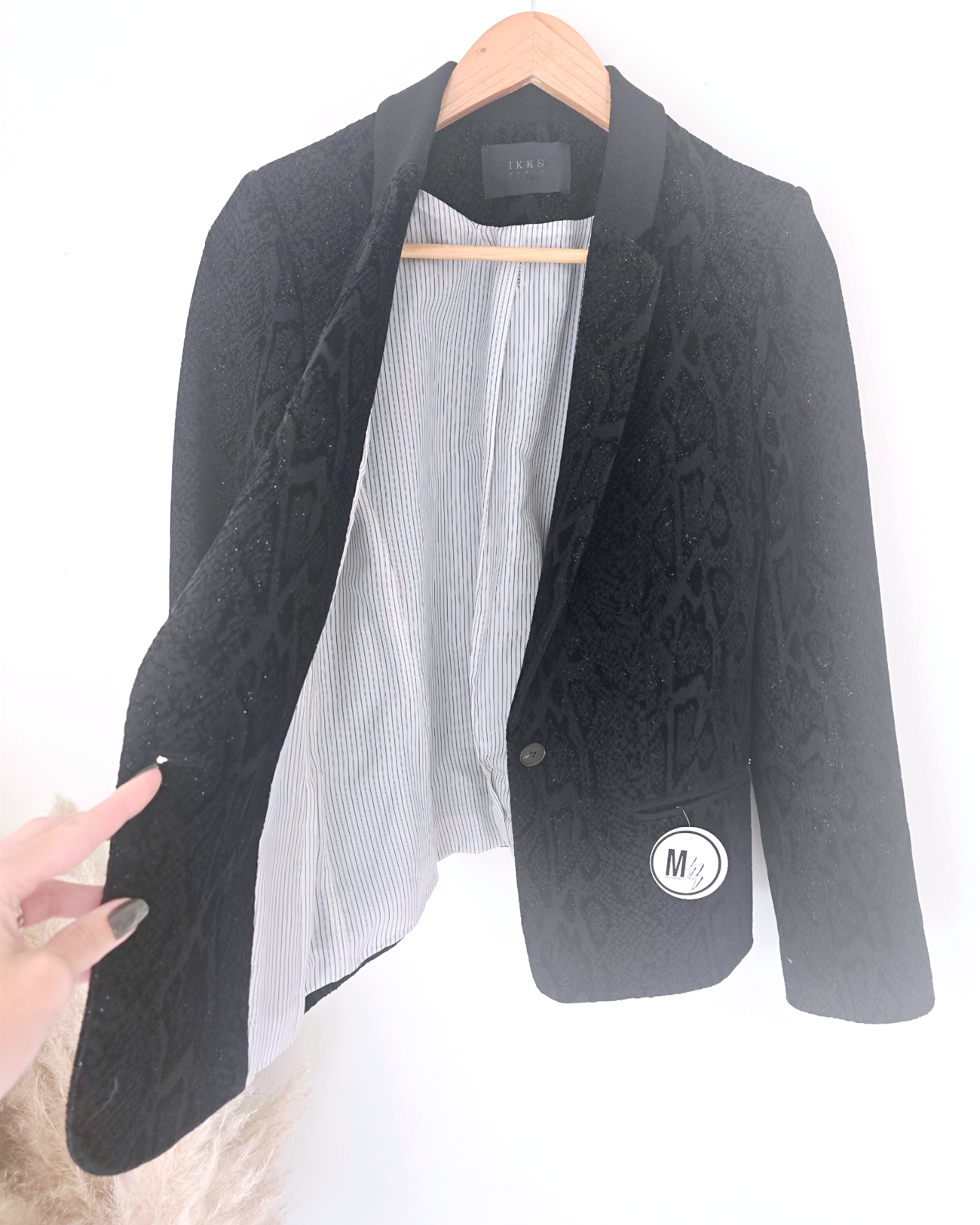 Veste noire velours ras à imprimé python scintillant