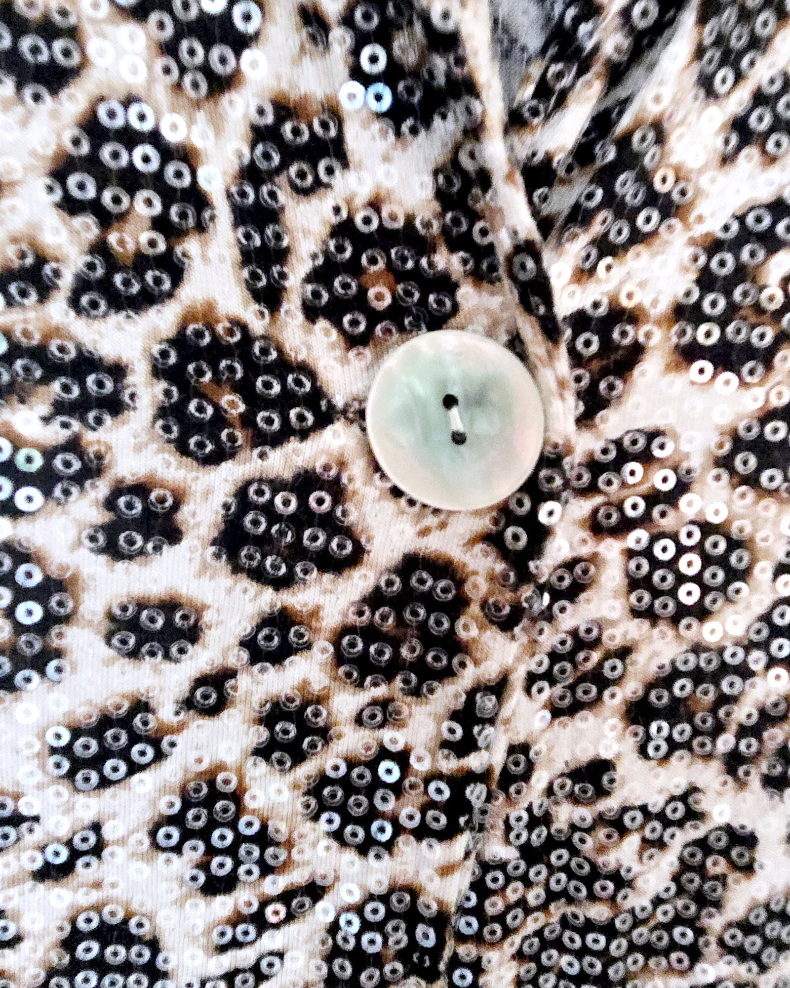 Veste chemise en sequins léopard