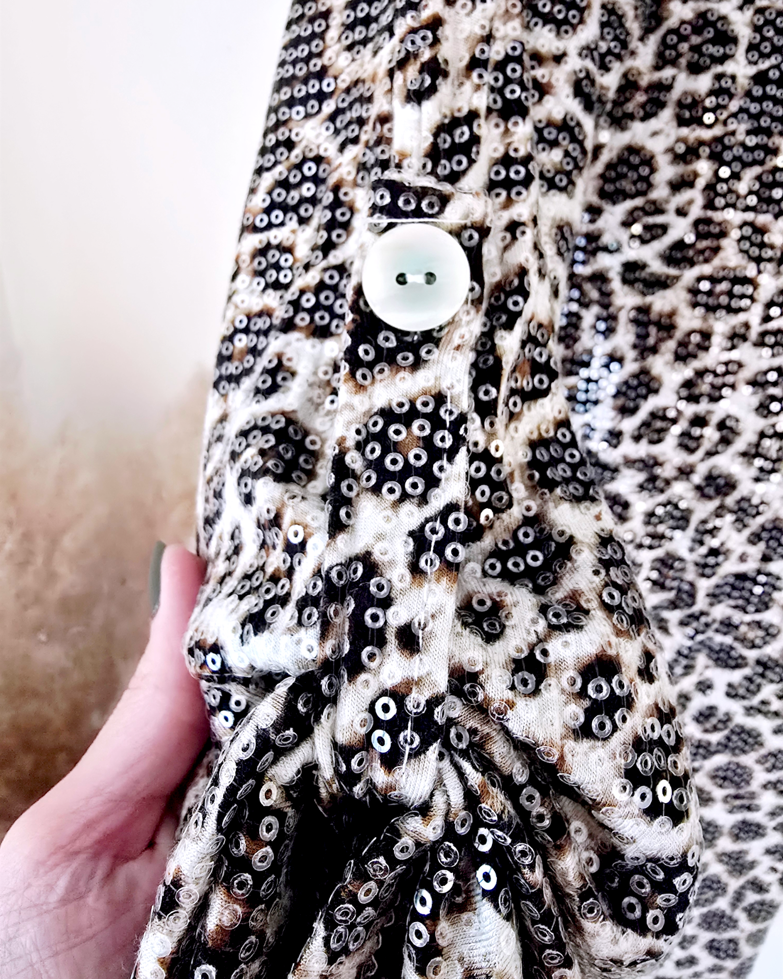 Veste chemise en sequins léopard