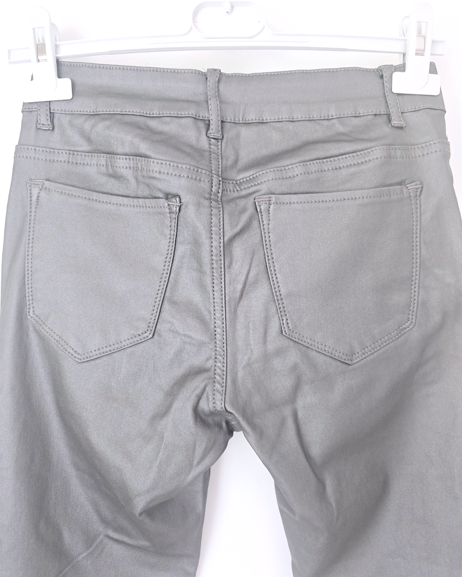 Pantalon slim huilé métal