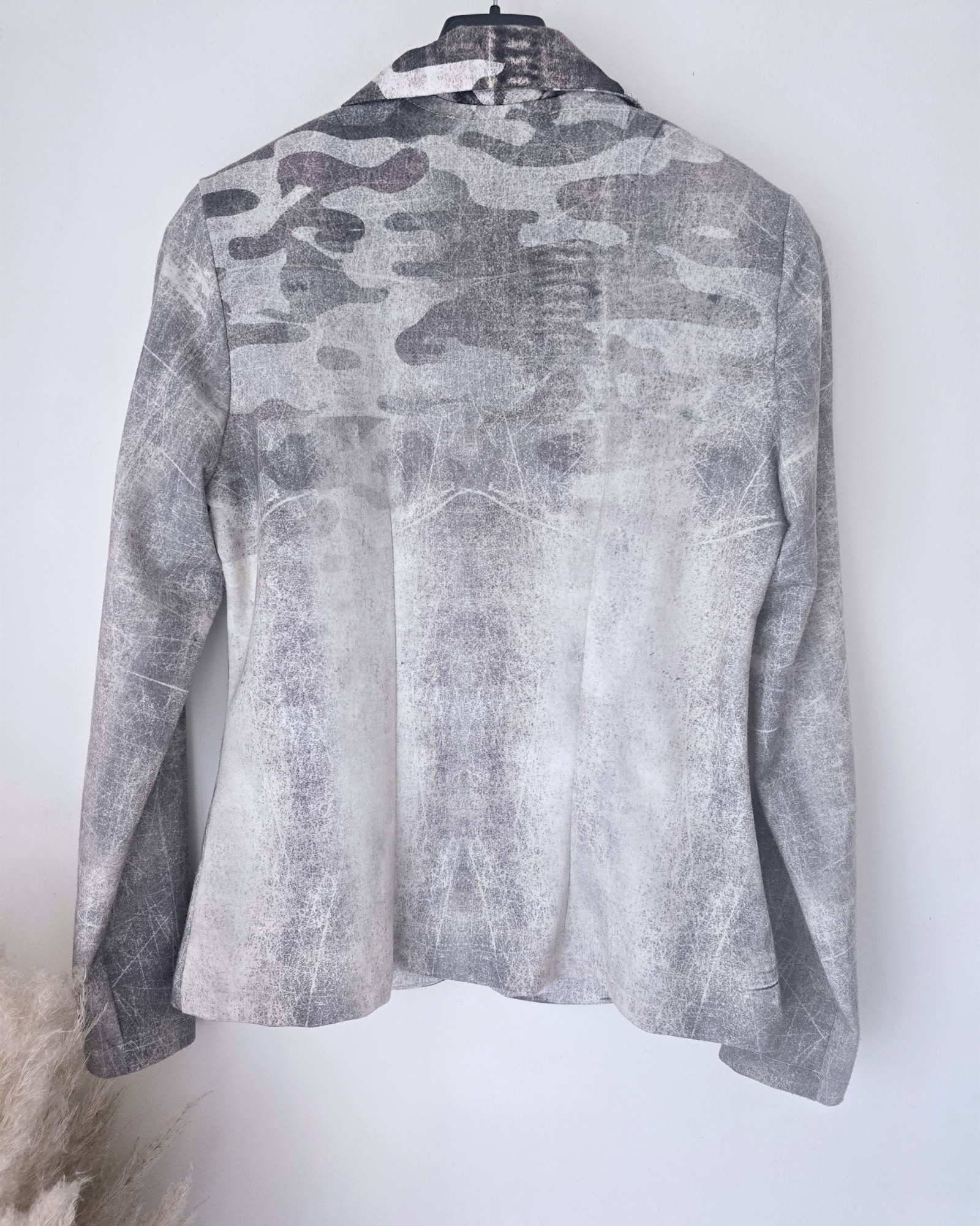 Veste cintrée esprit militaire avec strass