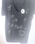 T-shirt noir avec perles bijoux