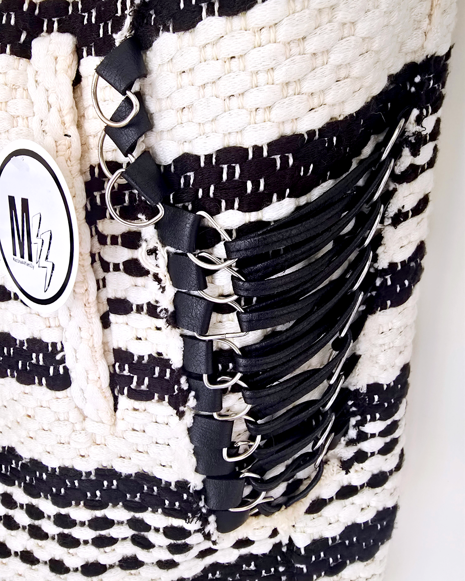 Gilet chaud ethnique noir et blanc - 𝐌𝐚𝐫𝐢𝐧𝐚𝟒𝟒𝐟𝐚𝐦𝐢𝐥𝐲