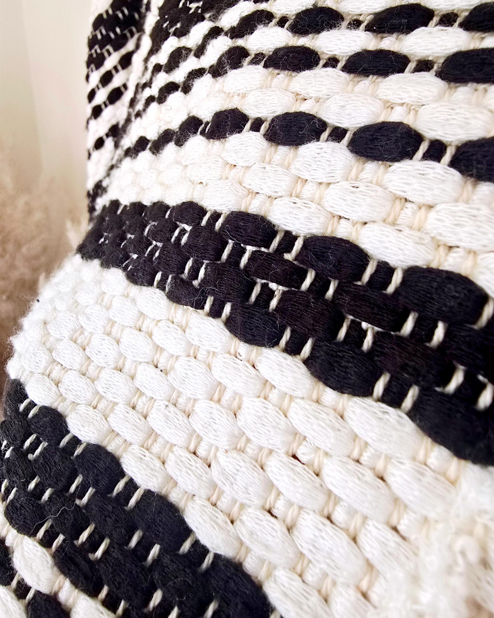 Gilet chaud ethnique noir et blanc - 𝐌𝐚𝐫𝐢𝐧𝐚𝟒𝟒𝐟𝐚𝐦𝐢𝐥𝐲