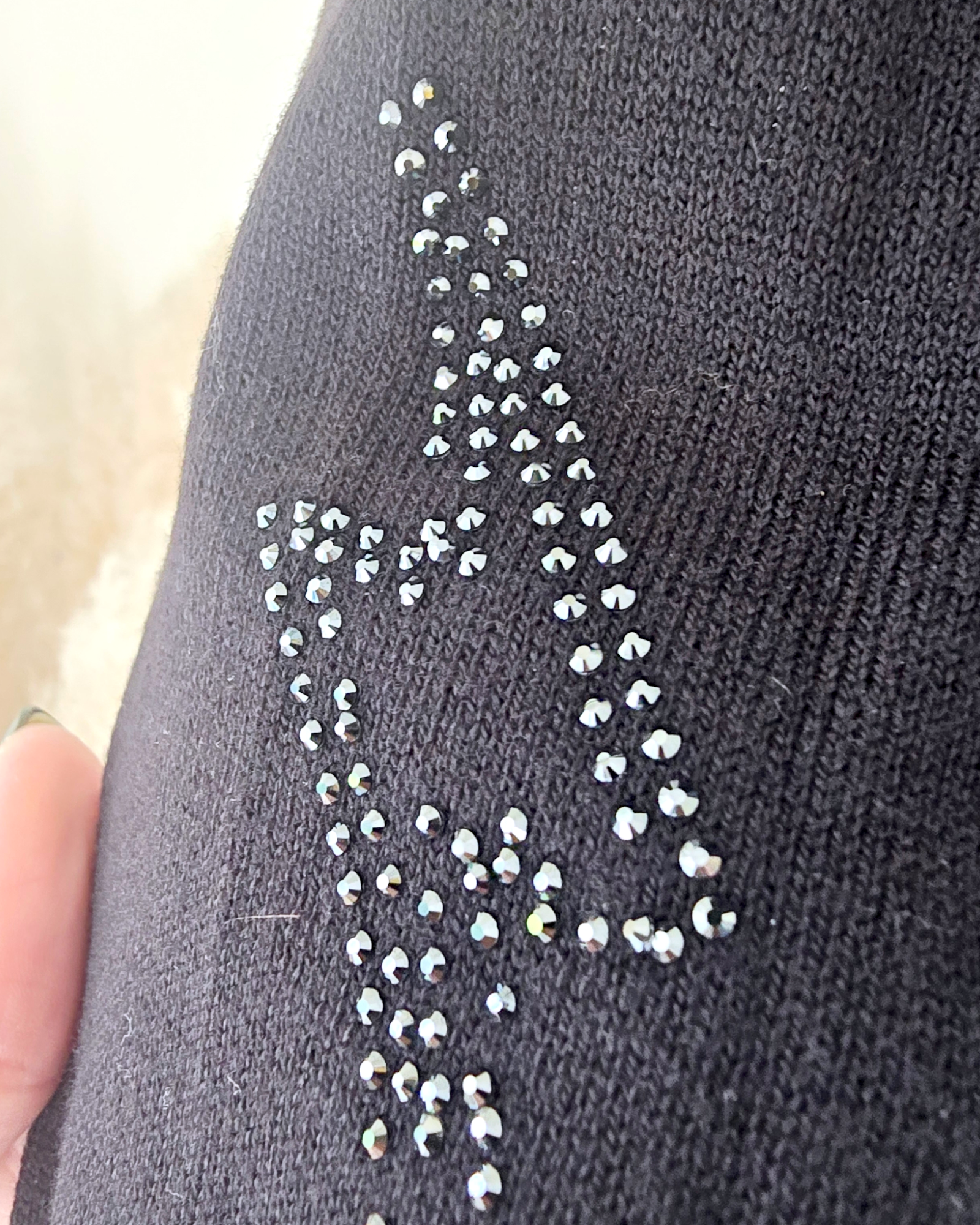 Pull noir éclairs strass