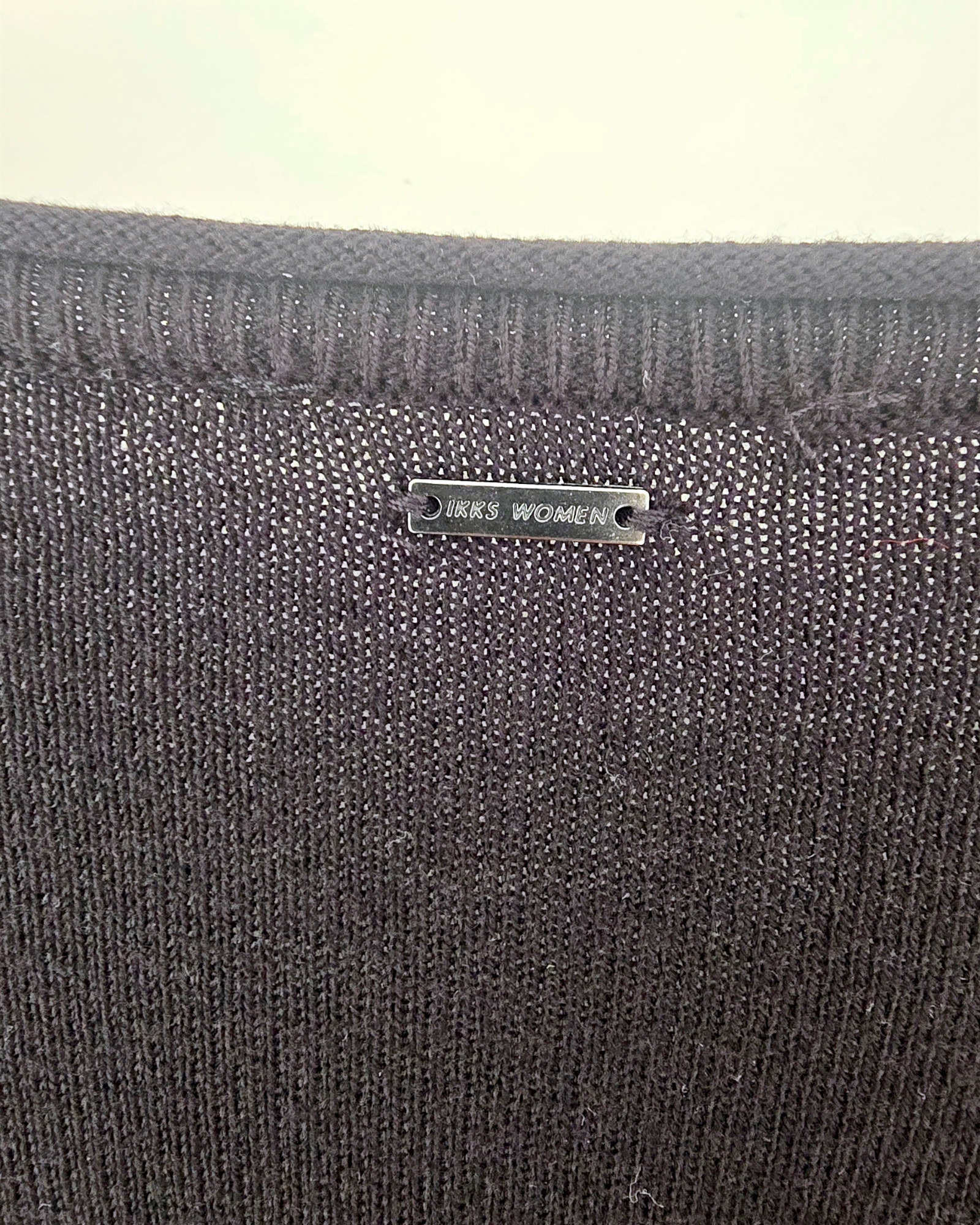 Pull noir éclairs strass