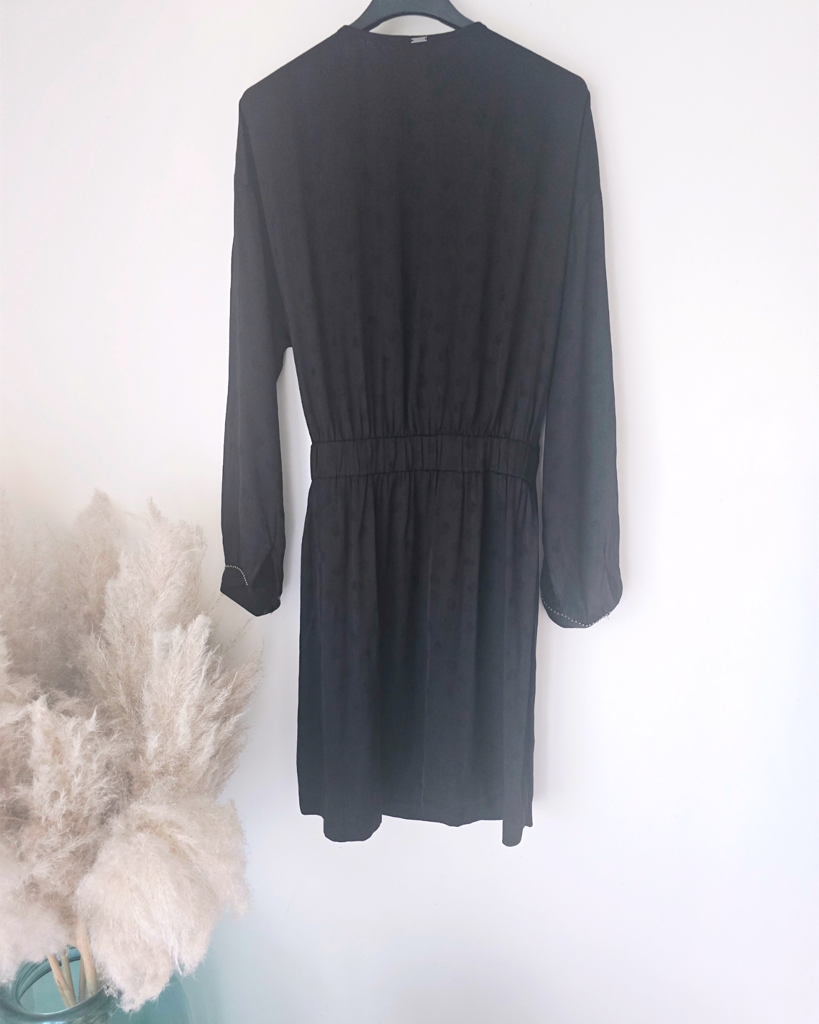 Robe noire skull en relief