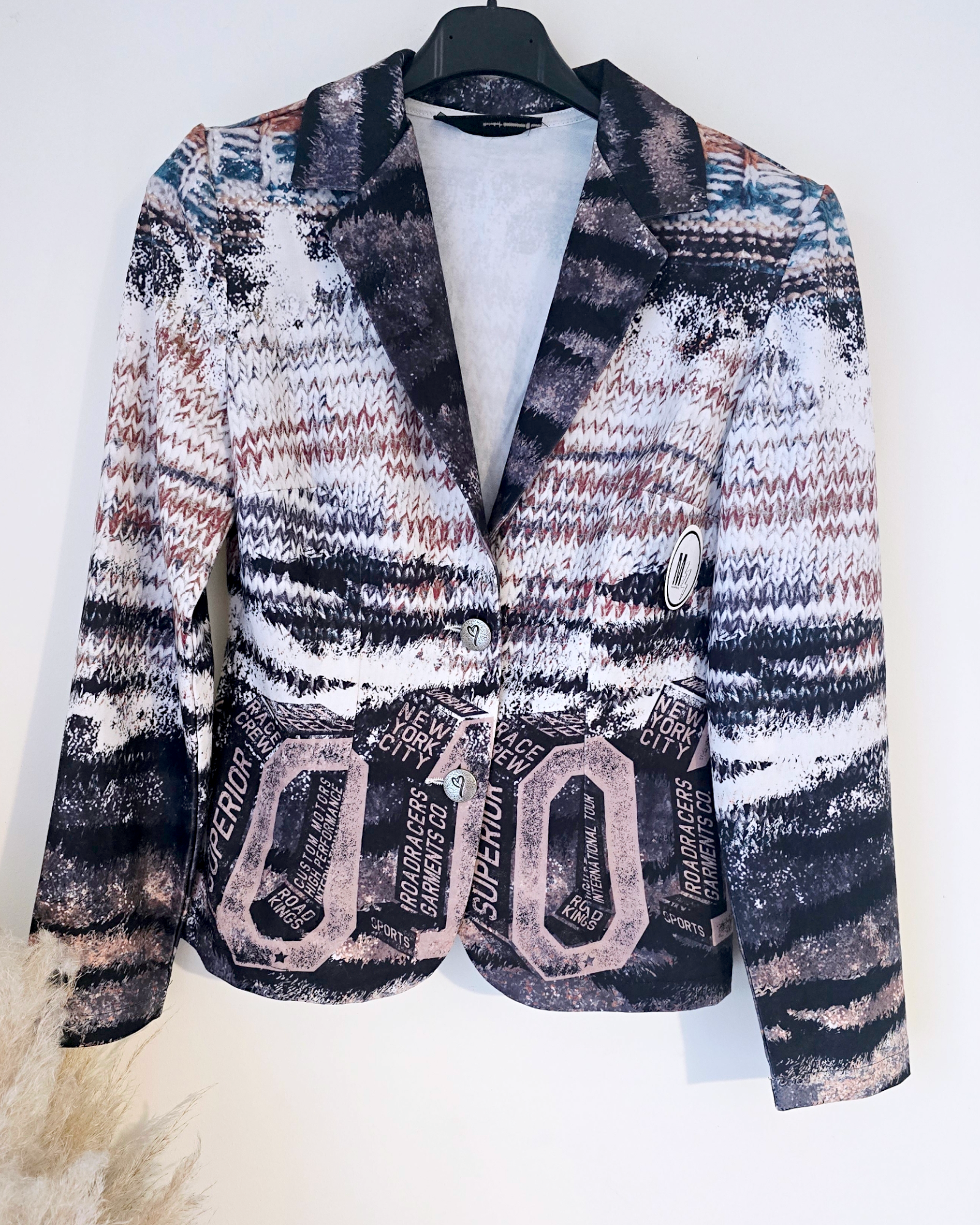 Veste cintrée à imprimé et strass