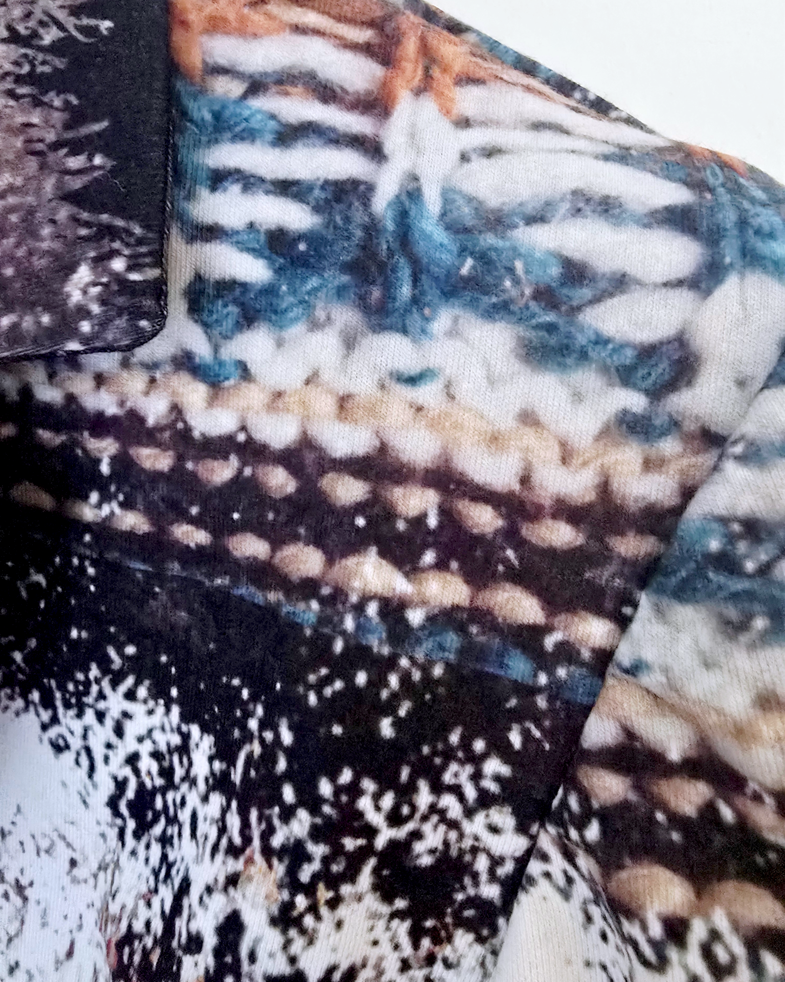 Veste cintrée à imprimé et strass