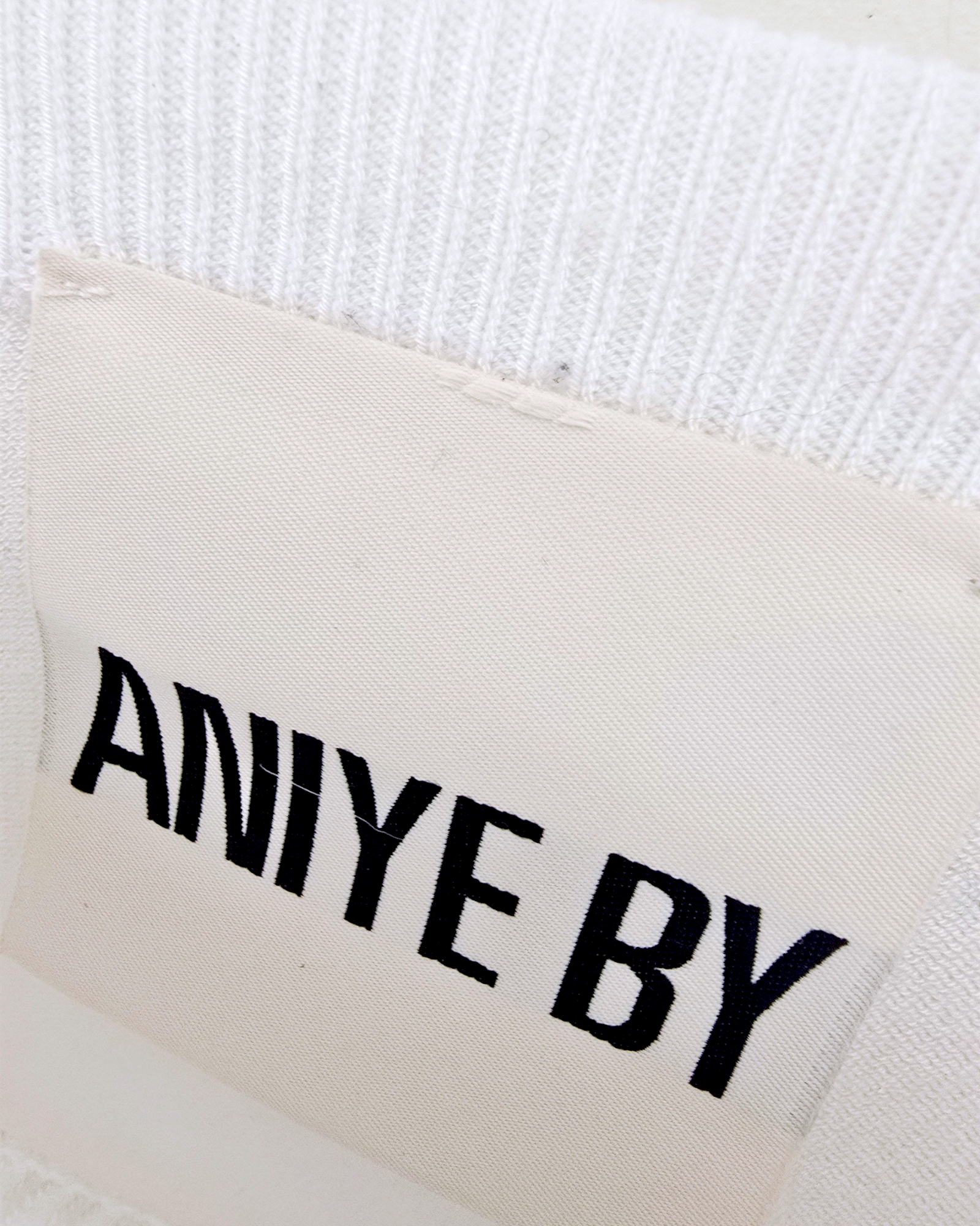 Pull blanc à sequins fuchsia