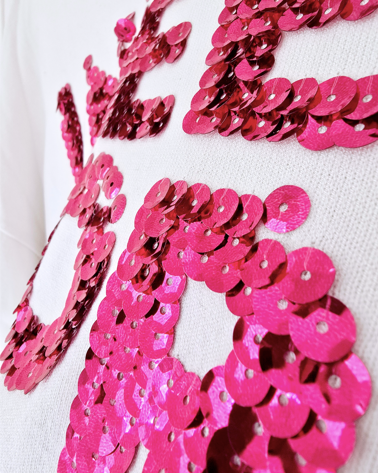 Pull blanc à sequins fuchsia