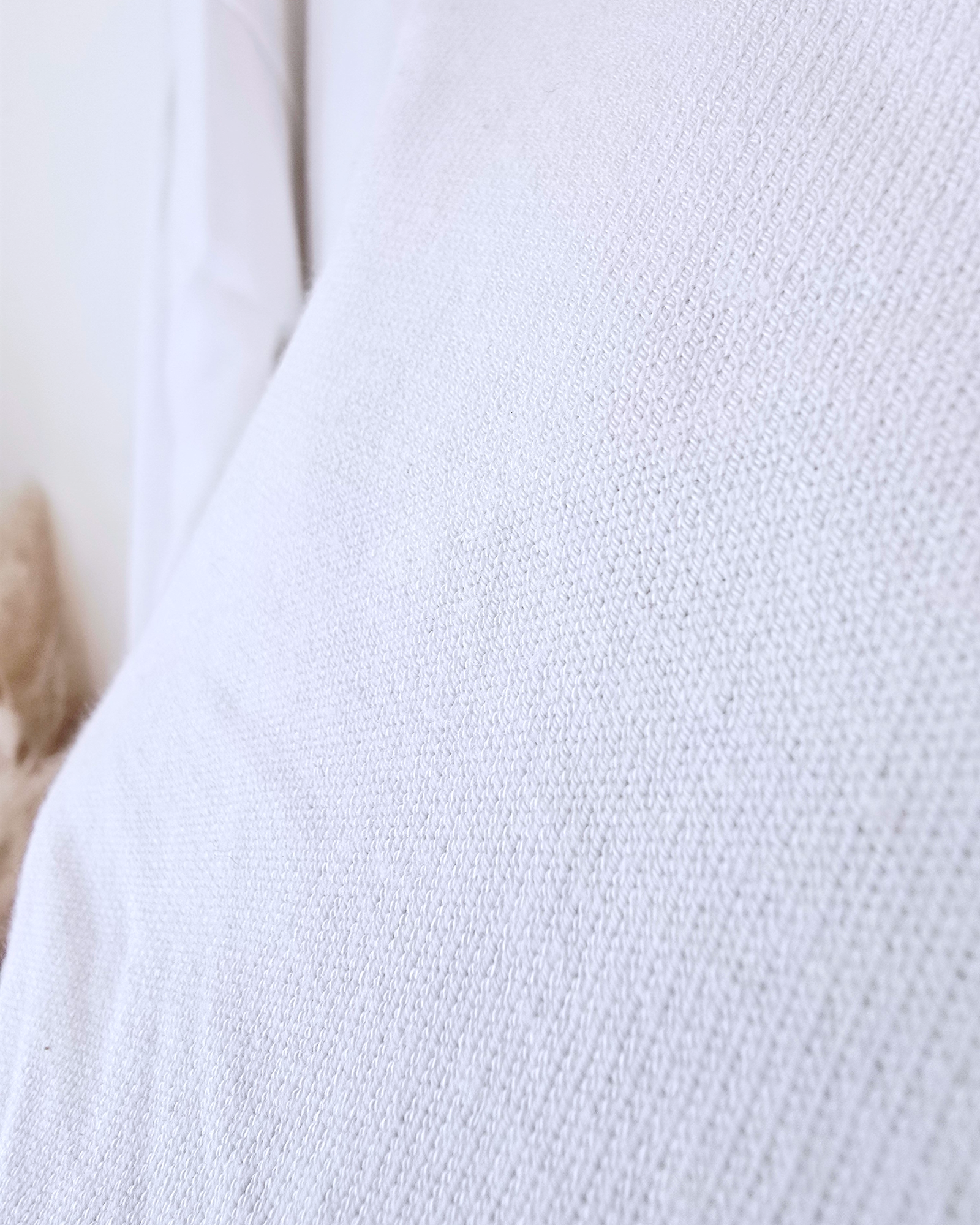 Pull blanc à sequins fuchsia