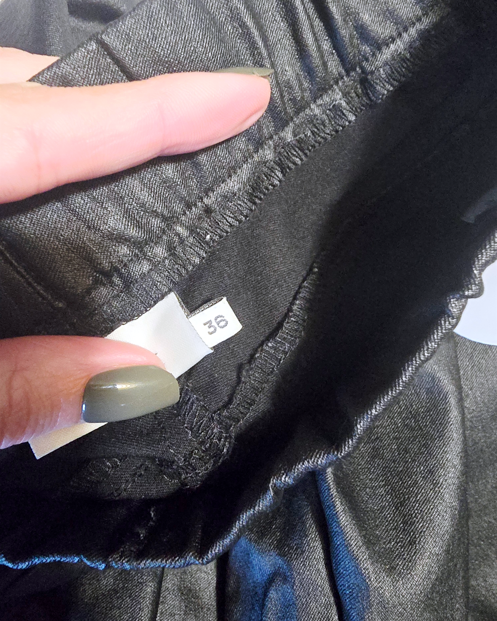Legging huilé noir à bandes - 𝐌𝐚𝐫𝐢𝐧𝐚𝟒𝟒𝐟𝐚𝐦𝐢𝐥𝐲