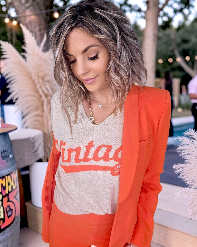 Pull beige vintage orange fluo - 𝐌𝐚𝐫𝐢𝐧𝐚𝟒𝟒𝐟𝐚𝐦𝐢𝐥𝐲