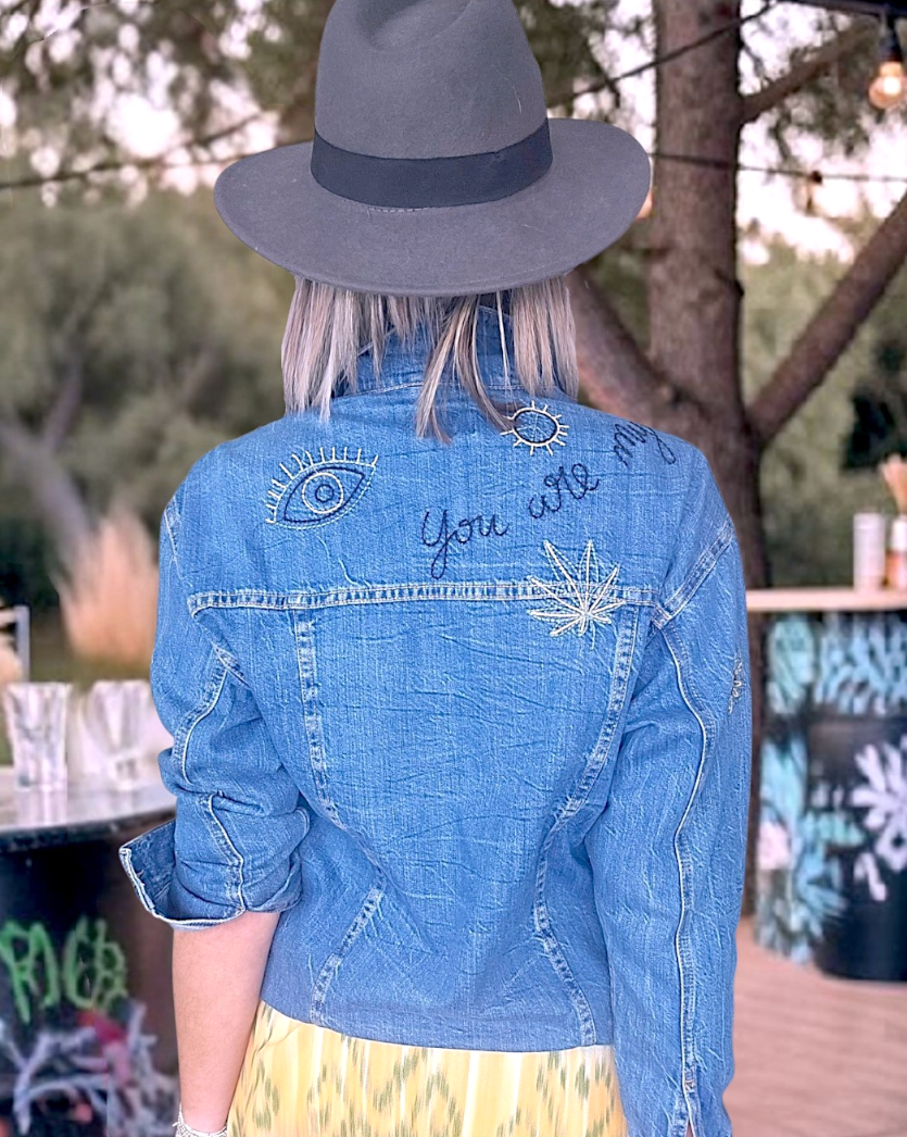 Veste brodée en jean bleu - 𝐌𝐚𝐫𝐢𝐧𝐚𝟒𝟒𝐟𝐚𝐦𝐢𝐥𝐲