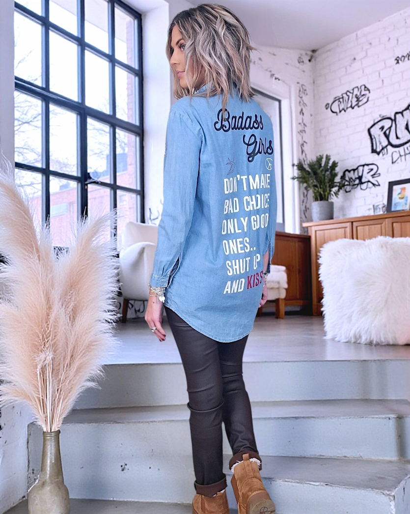 Chemise longue bleue avec inscriptions - 𝐌𝐚𝐫𝐢𝐧𝐚𝟒𝟒𝐟𝐚𝐦𝐢𝐥𝐲