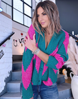 Cardigan à imprimé géométrique rose fuchsia et vert. - 𝐌𝐚𝐫𝐢𝐧𝐚𝟒𝟒𝐟𝐚𝐦𝐢𝐥𝐲