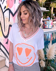 Haut blanc smiley orange fluo - 𝐌𝐚𝐫𝐢𝐧𝐚𝟒𝟒𝐟𝐚𝐦𝐢𝐥𝐲