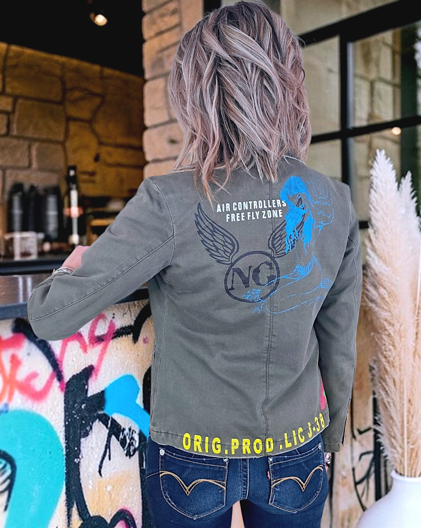 Veste cintrée créateur customisée - 𝐌𝐚𝐫𝐢𝐧𝐚𝟒𝟒𝐟𝐚𝐦𝐢𝐥𝐲