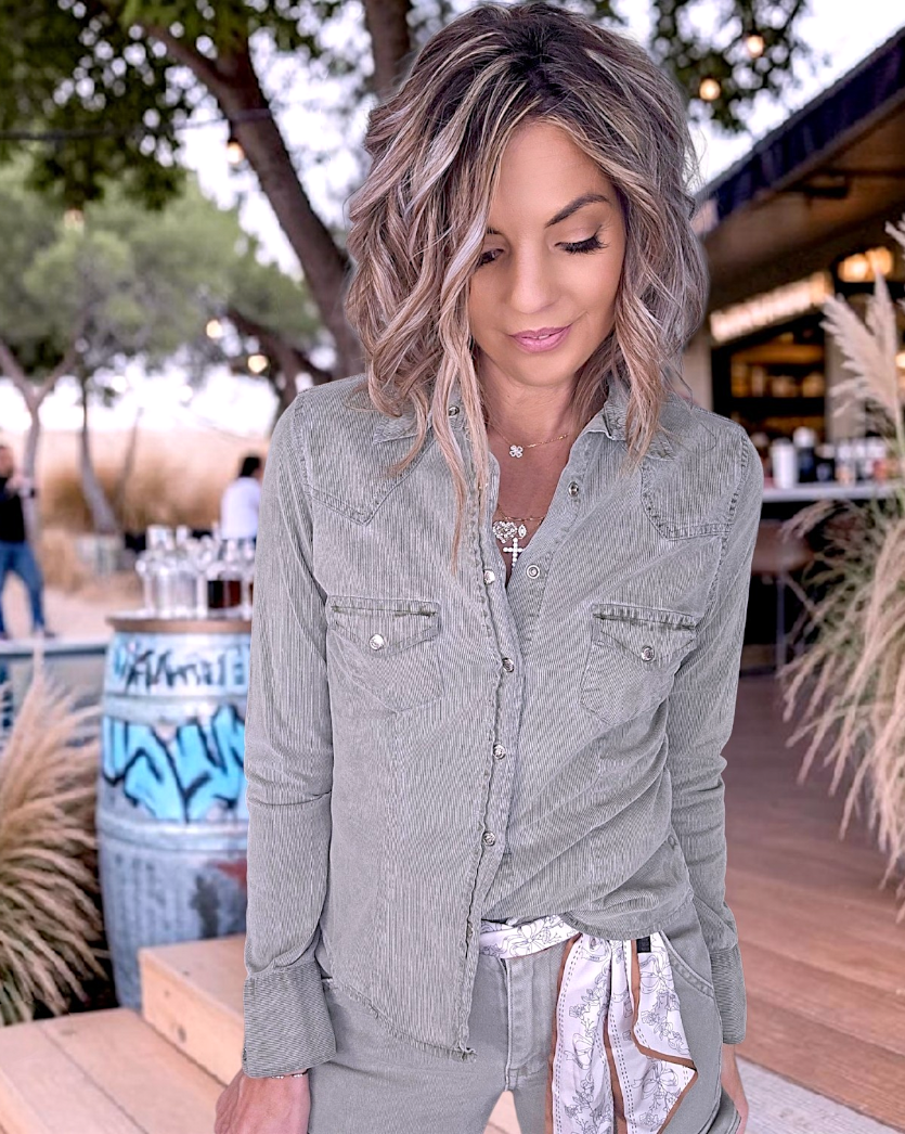 Chemise velours kaki-beige - 𝐌𝐚𝐫𝐢𝐧𝐚𝟒𝟒𝐟𝐚𝐦𝐢𝐥𝐲