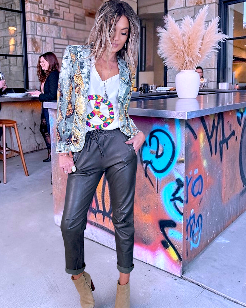 Veste cintrée à imprimé python vert et jaune, munie de strass - 𝐌𝐚𝐫𝐢𝐧𝐚𝟒𝟒𝐟𝐚𝐦𝐢𝐥𝐲