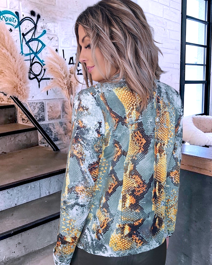 Veste cintrée à imprimé python vert et jaune, munie de strass - 𝐌𝐚𝐫𝐢𝐧𝐚𝟒𝟒𝐟𝐚𝐦𝐢𝐥𝐲