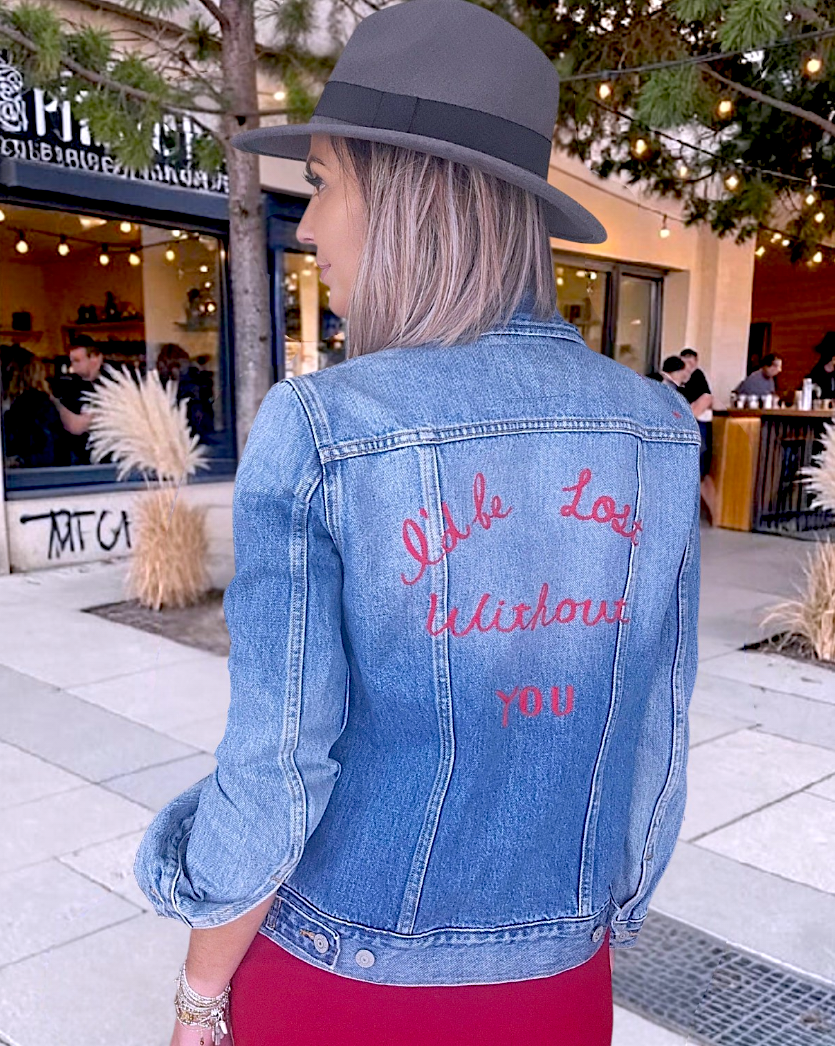 Veste en jean bleu à inscriptions - 𝐌𝐚𝐫𝐢𝐧𝐚𝟒𝟒𝐟𝐚𝐦𝐢𝐥𝐲