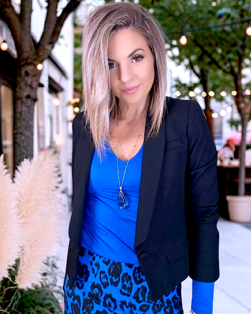 Veste courte et cintrée noire - 𝐌𝐚𝐫𝐢𝐧𝐚𝟒𝟒𝐟𝐚𝐦𝐢𝐥𝐲