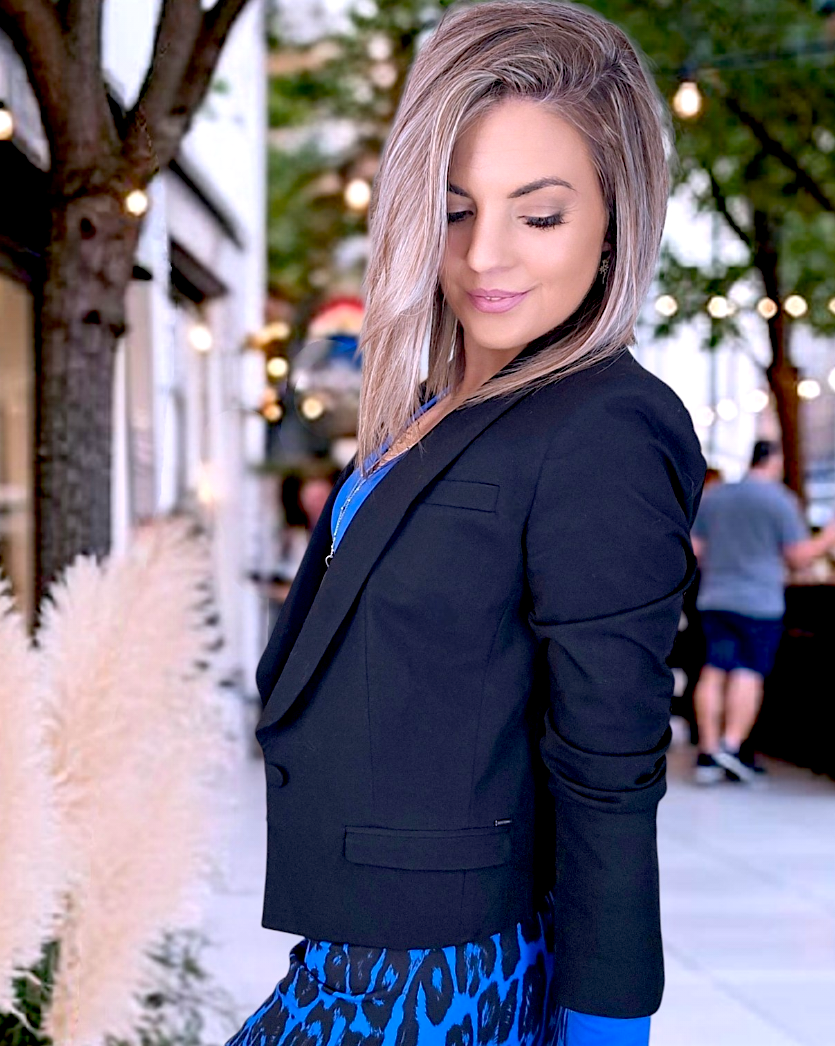Veste courte et cintrée noire - 𝐌𝐚𝐫𝐢𝐧𝐚𝟒𝟒𝐟𝐚𝐦𝐢𝐥𝐲