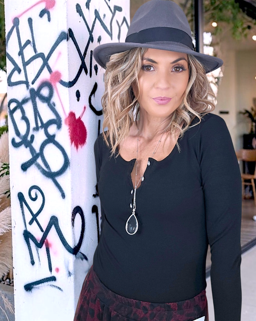 T-shirt côtelé noir M/L - 𝐌𝐚𝐫𝐢𝐧𝐚𝟒𝟒𝐟𝐚𝐦𝐢𝐥𝐲