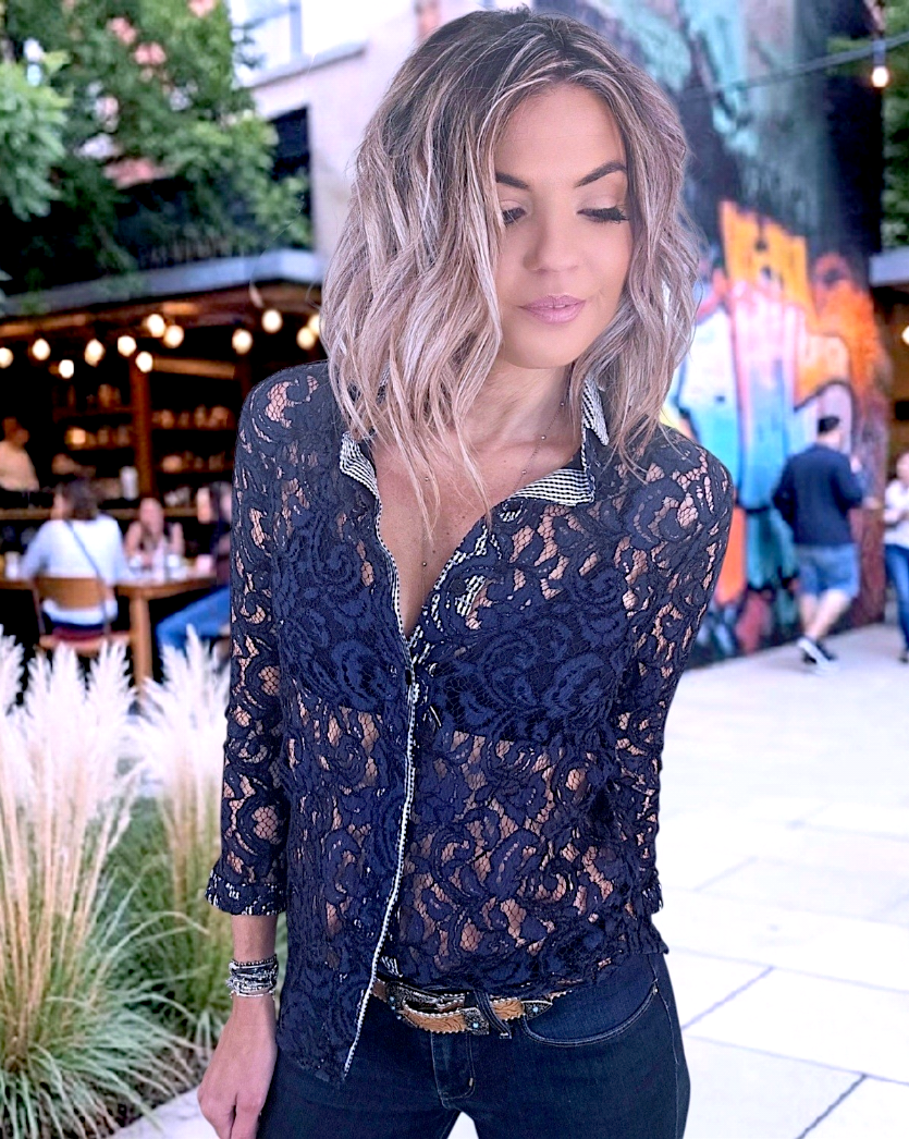 Chemise en dentelle bleu marine - 𝐌𝐚𝐫𝐢𝐧𝐚𝟒𝟒𝐟𝐚𝐦𝐢𝐥𝐲