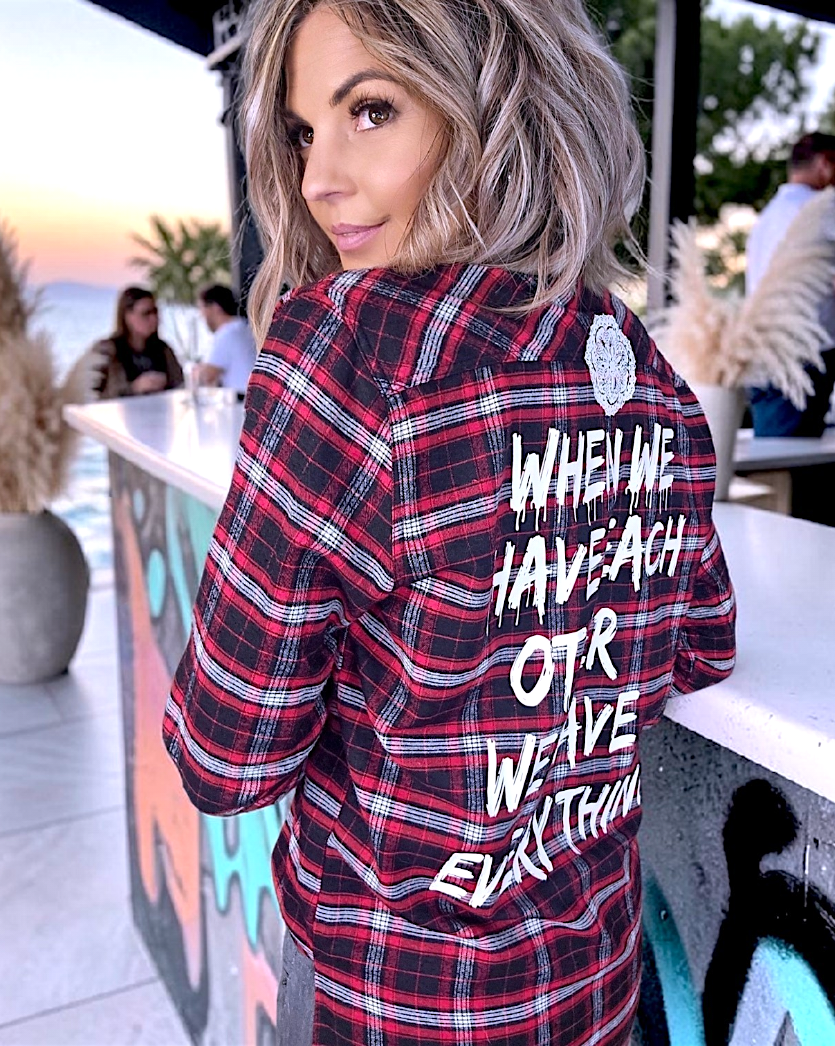 Chemise tunique à inscriptions au dos - 𝐌𝐚𝐫𝐢𝐧𝐚𝟒𝟒𝐟𝐚𝐦𝐢𝐥𝐲