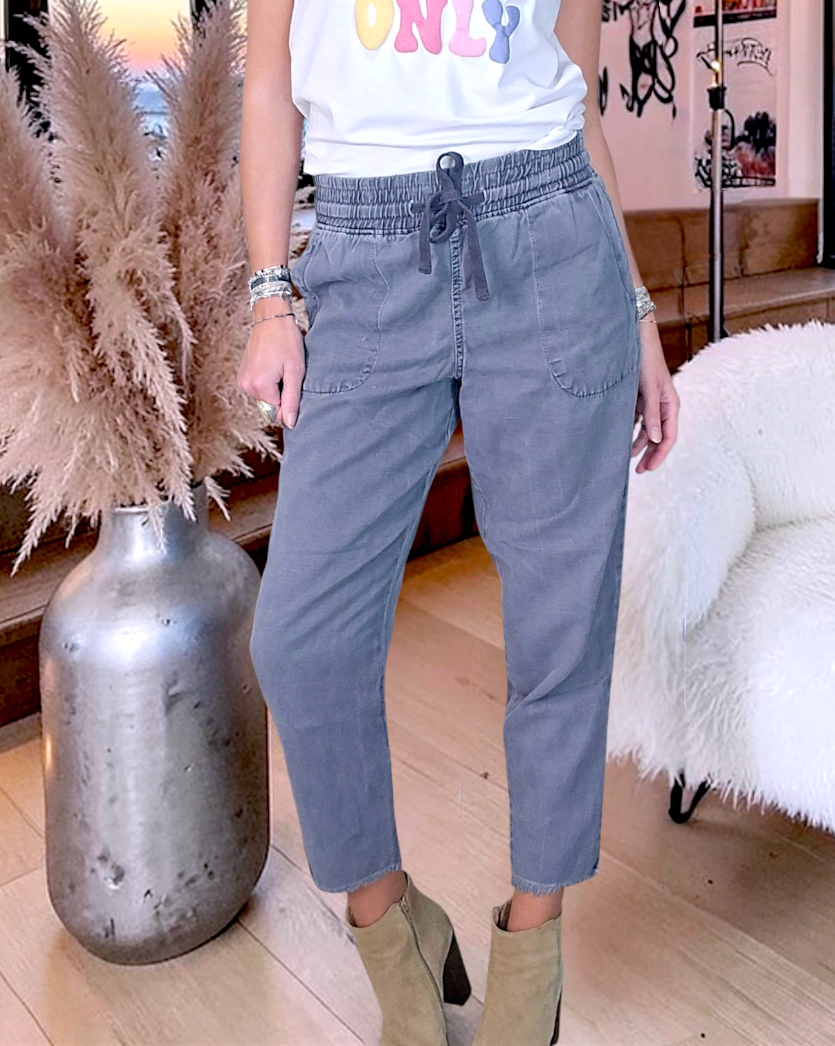 Pantalon gris coupe droite - 𝐌𝐚𝐫𝐢𝐧𝐚𝟒𝟒𝐟𝐚𝐦𝐢𝐥𝐲