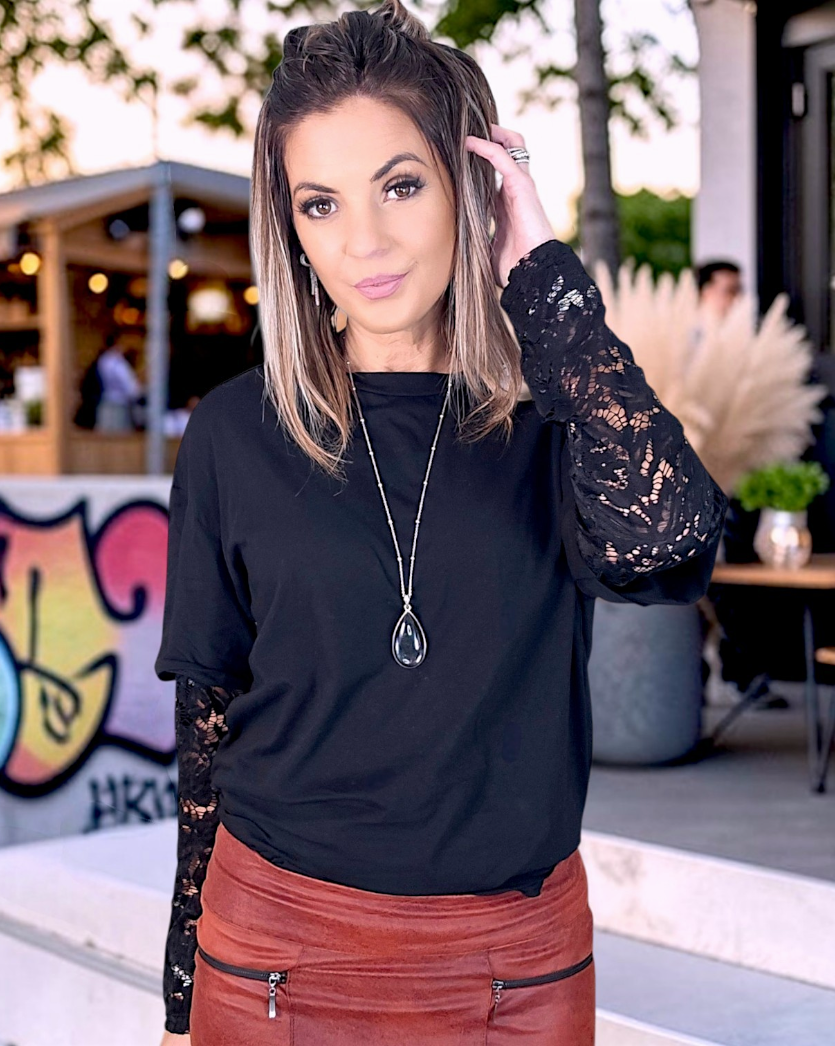 T-shirt noir manches dentelles - 𝐌𝐚𝐫𝐢𝐧𝐚𝟒𝟒𝐟𝐚𝐦𝐢𝐥𝐲