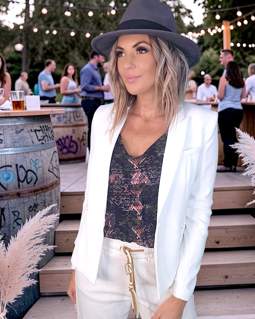 Veste cintrée blanche - 𝐌𝐚𝐫𝐢𝐧𝐚𝟒𝟒𝐟𝐚𝐦𝐢𝐥𝐲